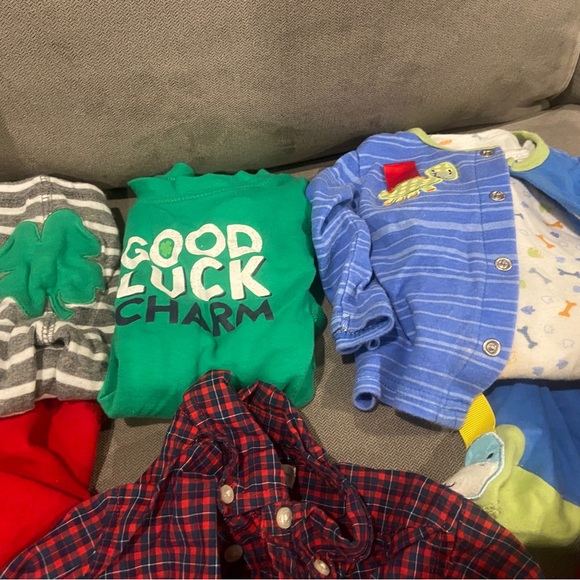 9 Month Lot Baby Clothes Ralph Lauren, Carters, etc - Picture 11 of 12
